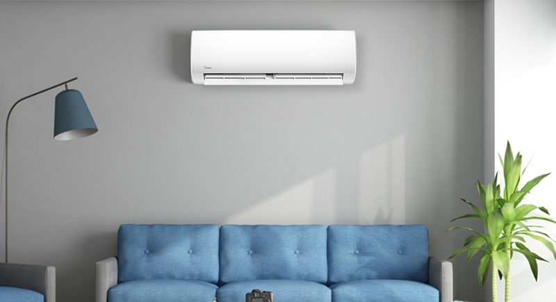 Cocina reformada con muebles oscuros