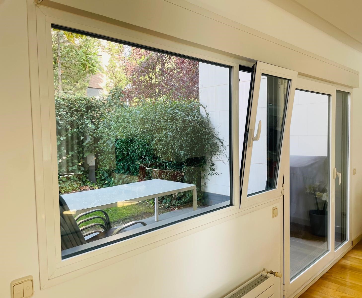 Ventana de PVC abatible interior